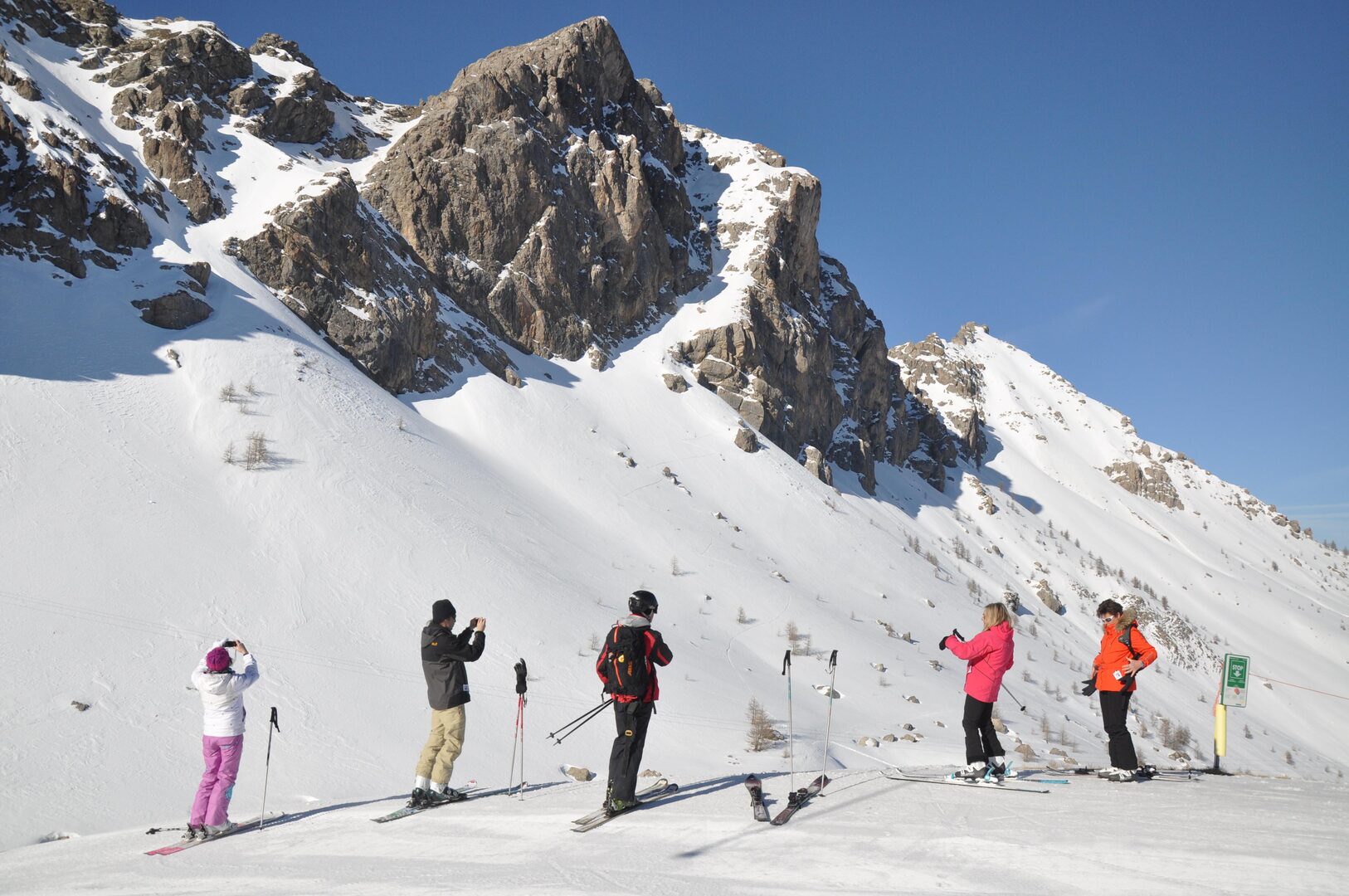 découvrez nos offres exceptionnelles pour le ski à la foux d'allos ! profitez de réductions sur les forfaits, les hébergements et les équipements pour vivre des vacances d'hiver inoubliables dans ce domaine skiable. ne manquez pas cette chance de dévaler les pentes et de profiter pleinement de la neige.